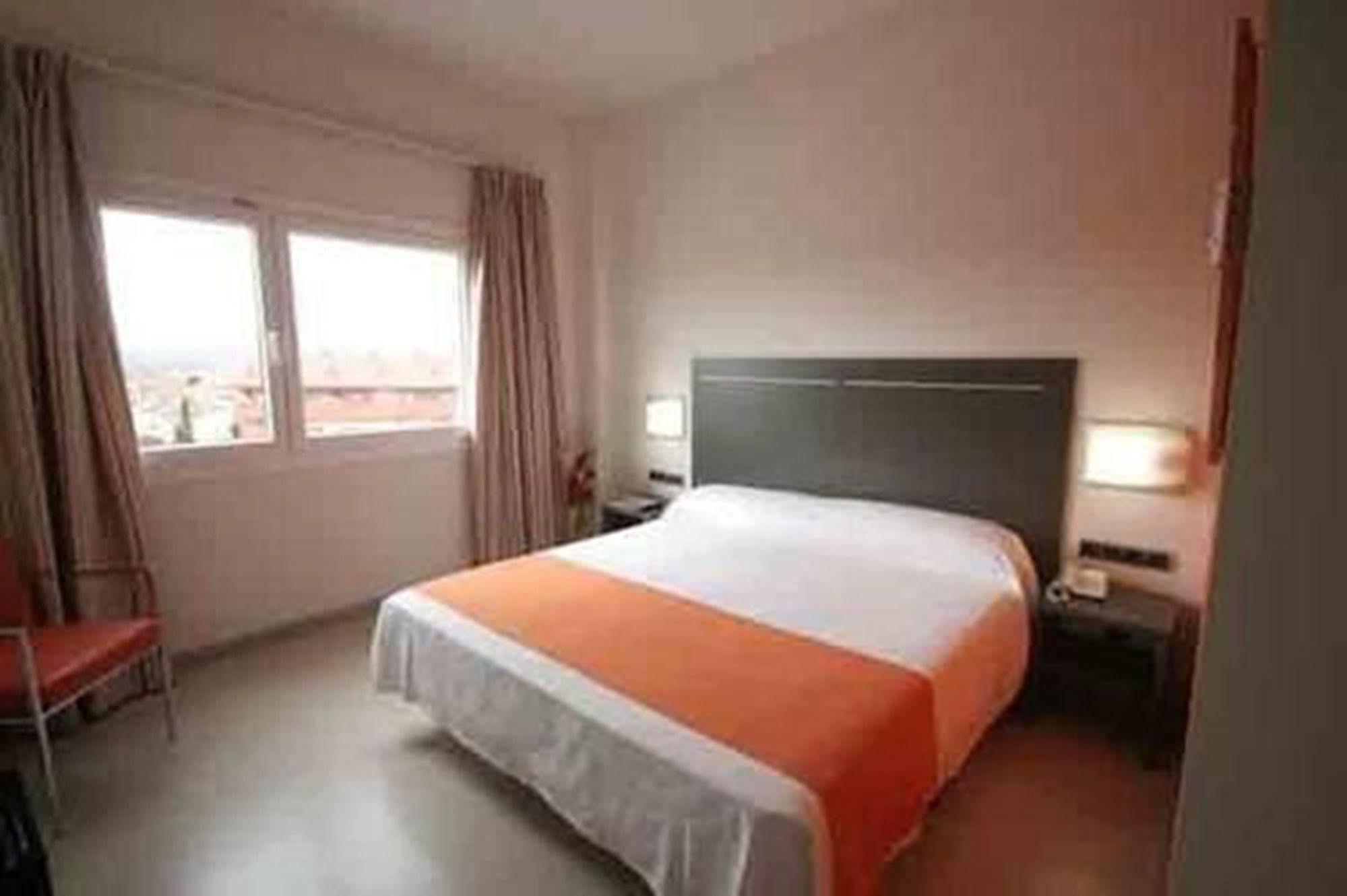 B&B Hotel Barcelona Руби Экстерьер фото