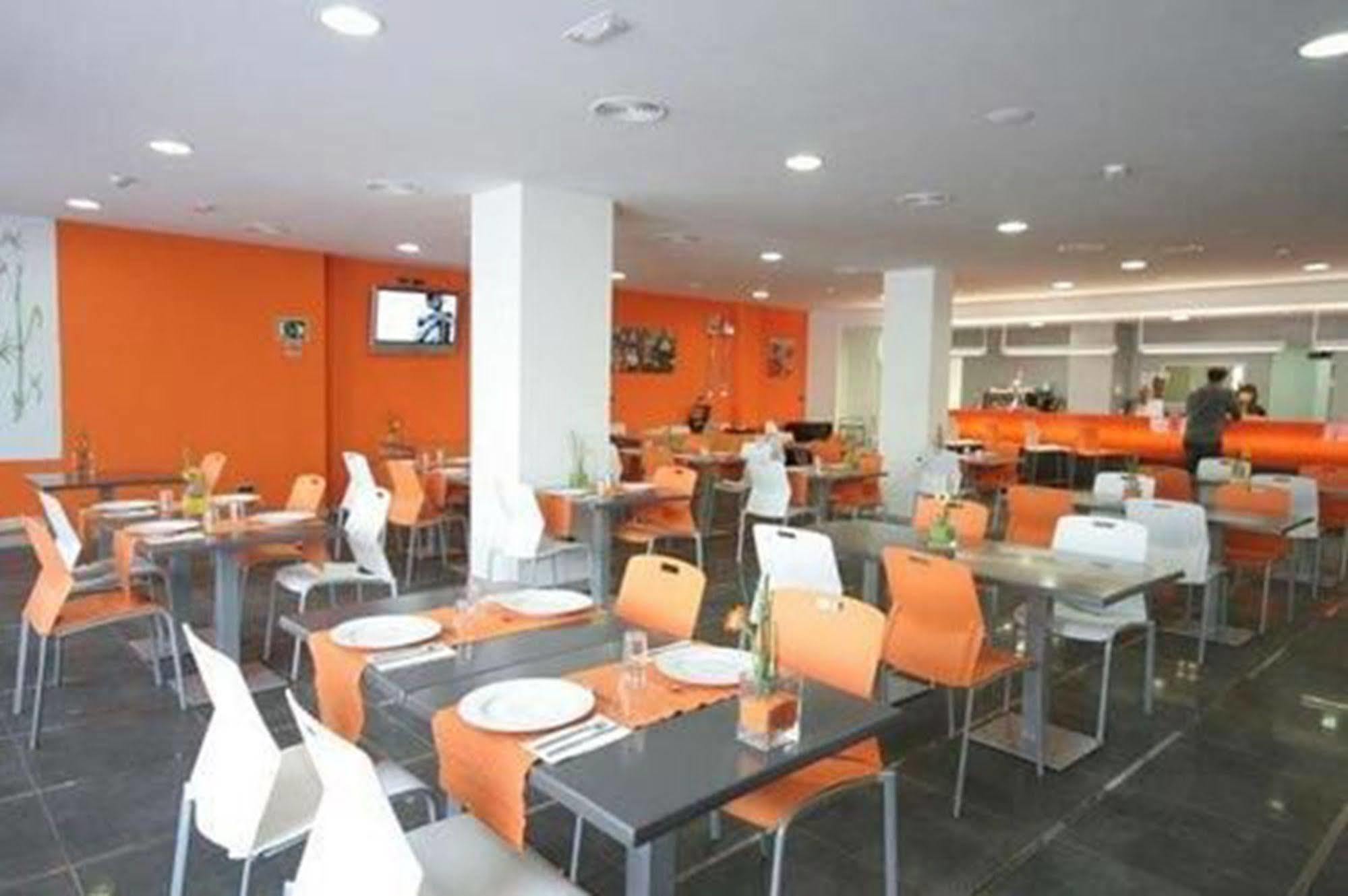 B&B Hotel Barcelona Руби Ресторан фото