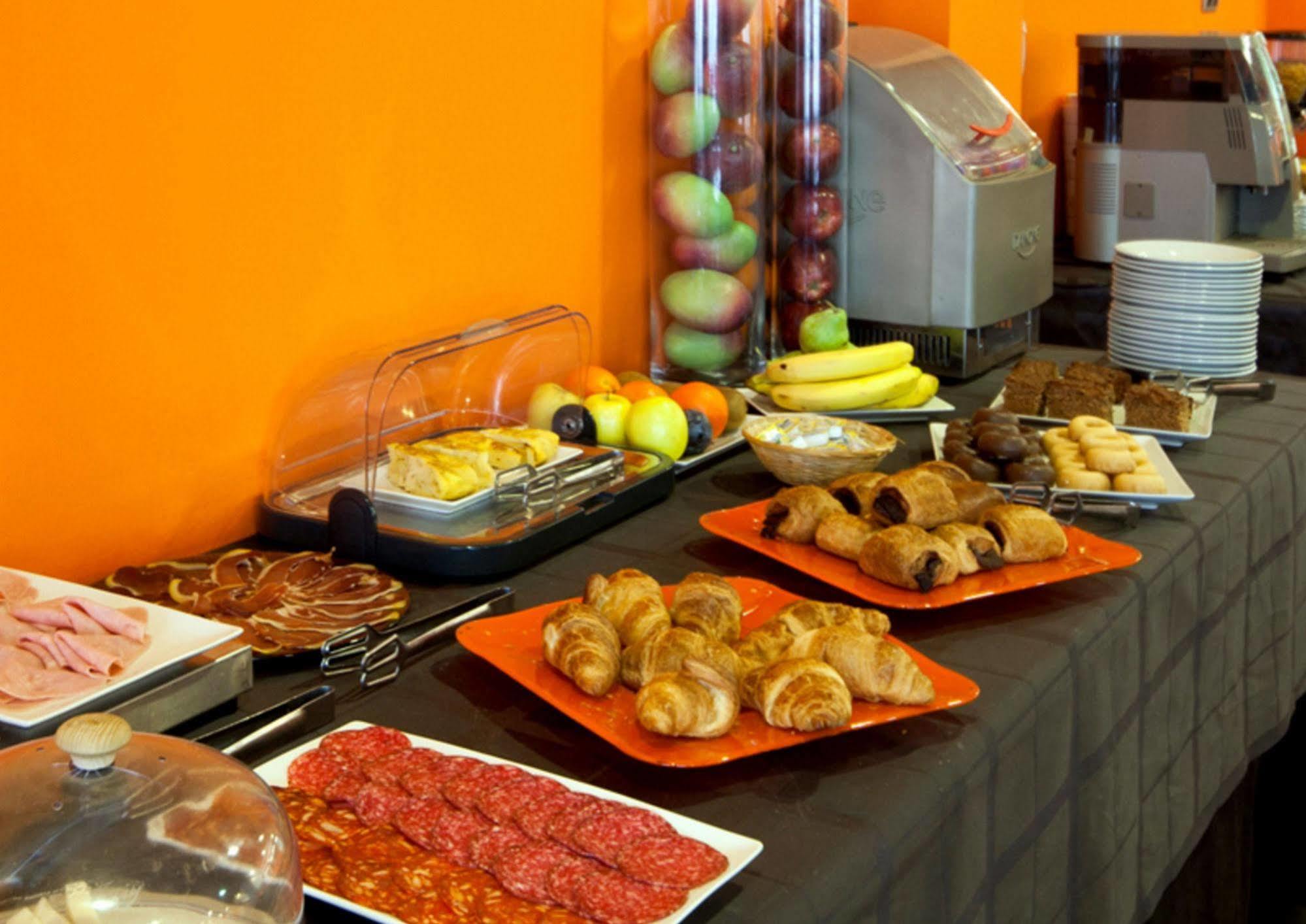 B&B Hotel Barcelona Руби Экстерьер фото