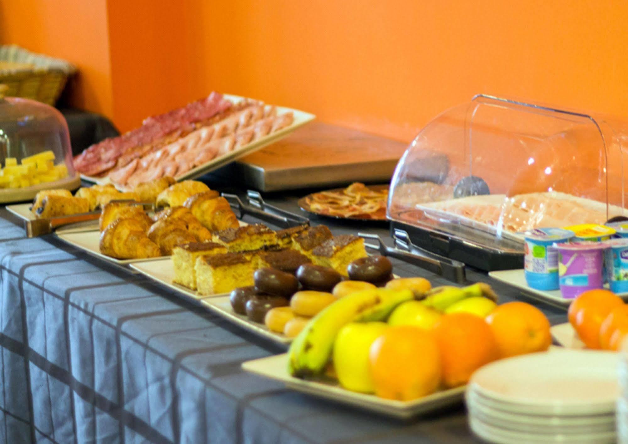 B&B Hotel Barcelona Руби Экстерьер фото